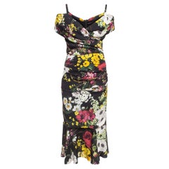 Dolce & Gabbana, robe midi froncée à épaules dénudées en soie noire à imprimé floral, taille M