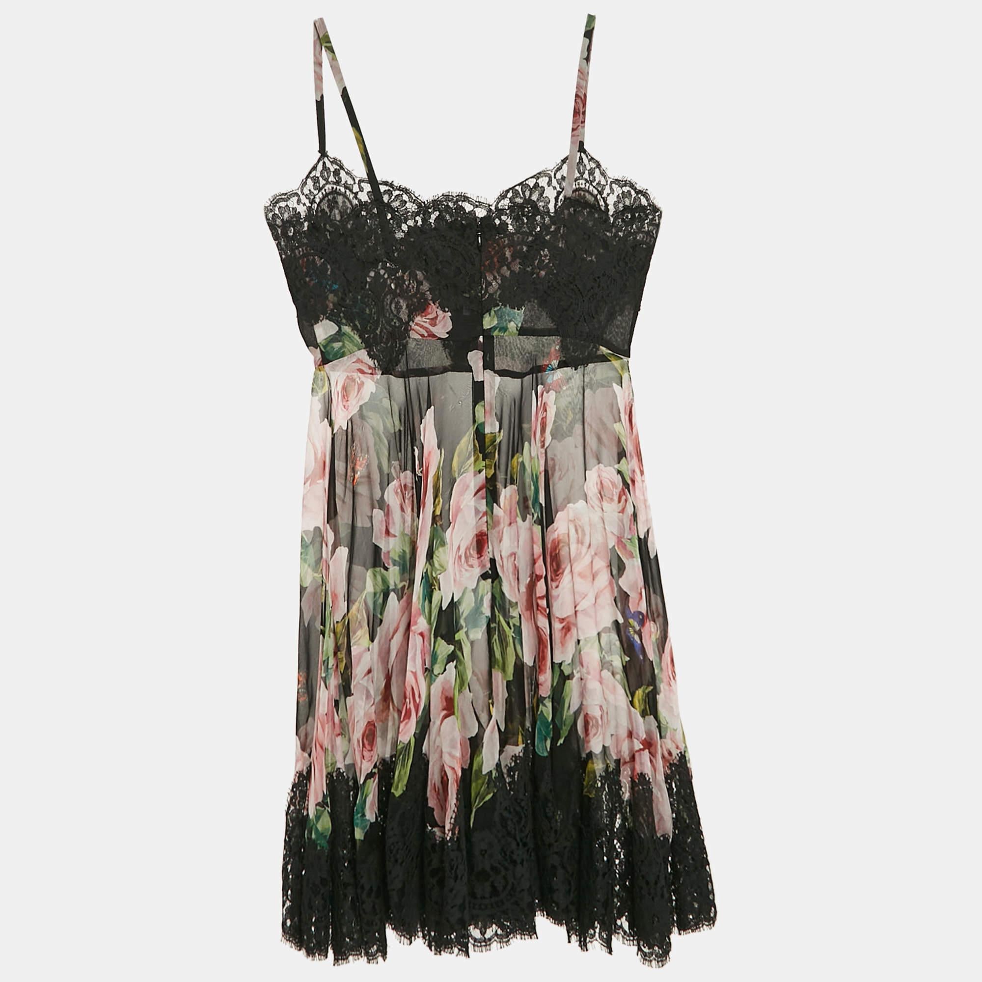 El fino arte y la silueta femenina de este vestido de diseño muestran la impecable artesanía de sastrería de la marca. Está cosido con materiales de calidad  tiene un buen ajuste  y se pueden peinar fácilmente con accesorios chic  sandalias con