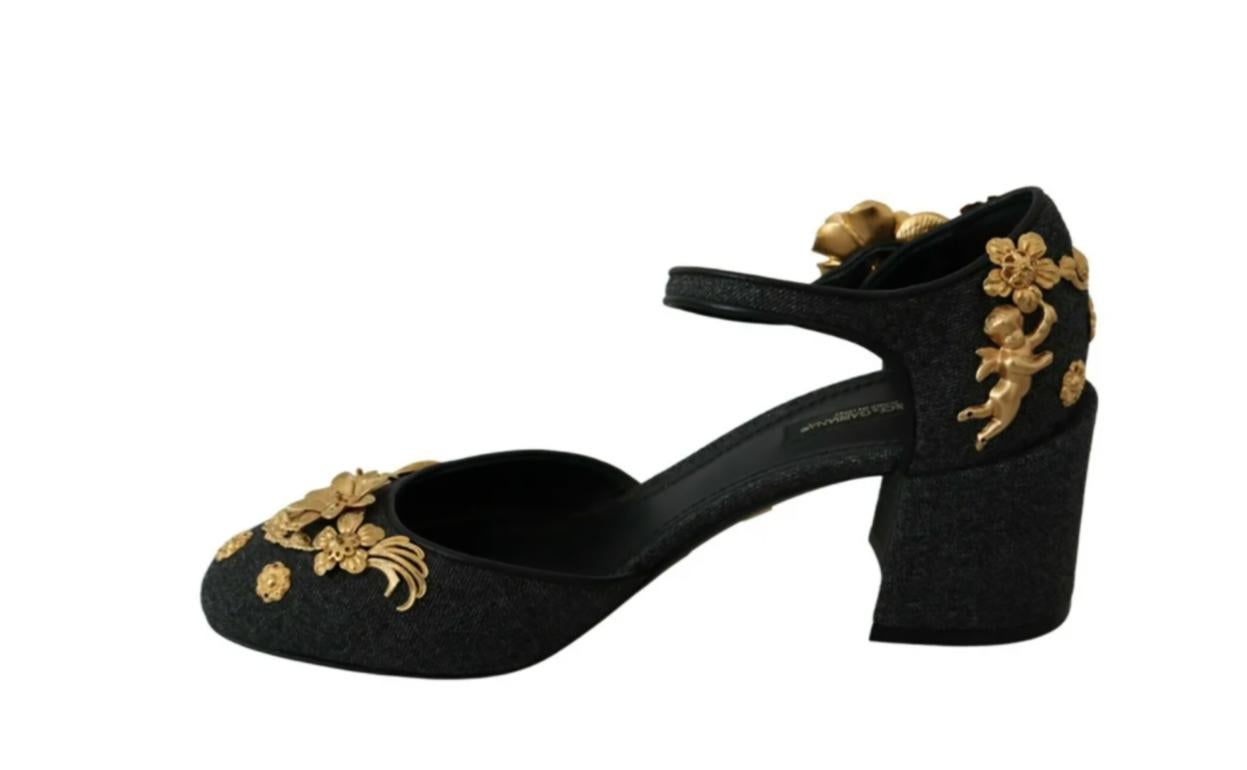 Gorgeous brand new with tags, 100% Authentic Dolce & Gabbana Shoes.




Model: Ankle strap sandals

Color: Black with gold baroque metal detailing

Material: Canvas

Sole: Leather

Logo Details

Made in Italy




Size: EU39 / UK6.5 / US8.5




Dolce