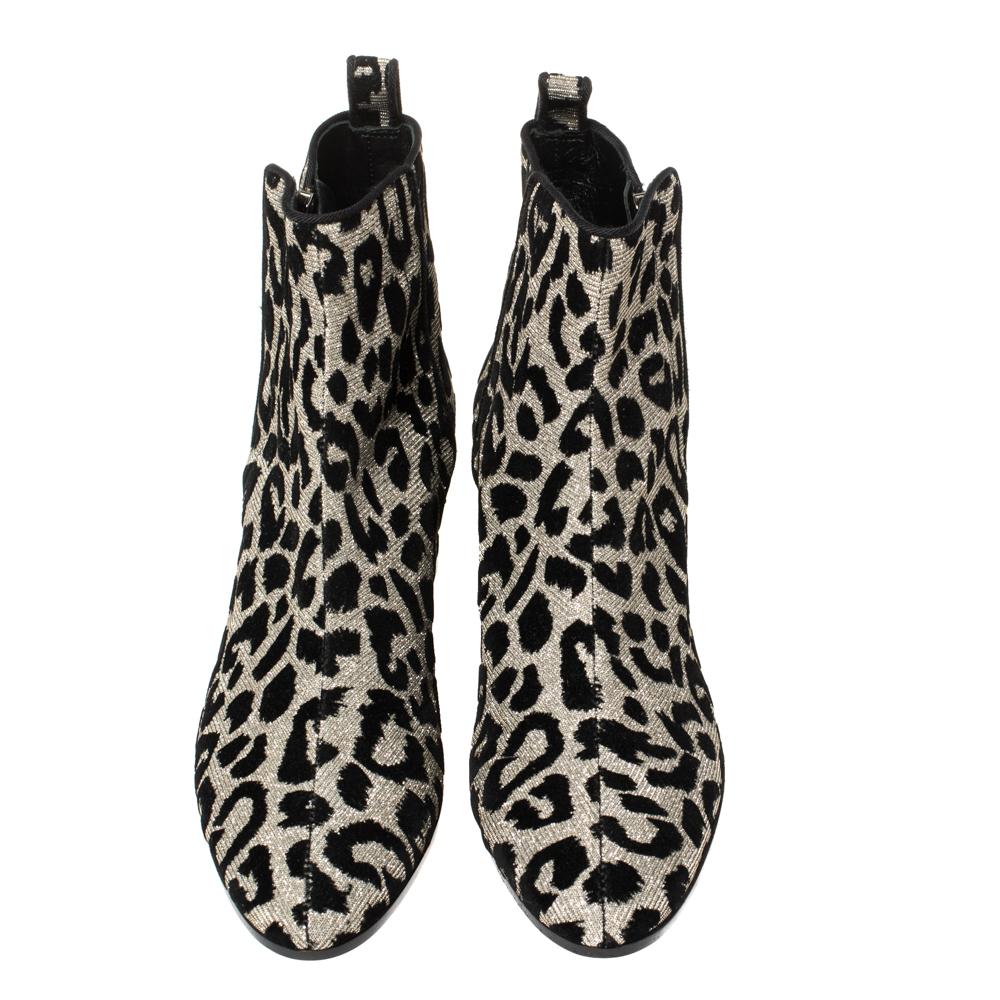 Known for its finesse and impeccable artistry, Dolce & Gabbana again surprises us with these stylish boots. Crafted from leopard-printed lurex, the boots feature almond toes and are lined with leather. Block heels complete these beauties.