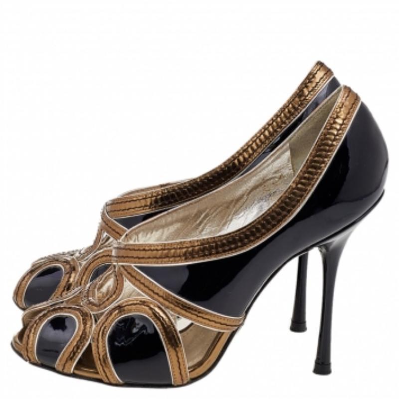 Dolce & Gabbana Nero/Oro in vernice e pelle Peep Toe Pumps Taglia 36 In condizioni discrete in vendita a Dubai, Al Qouz 2