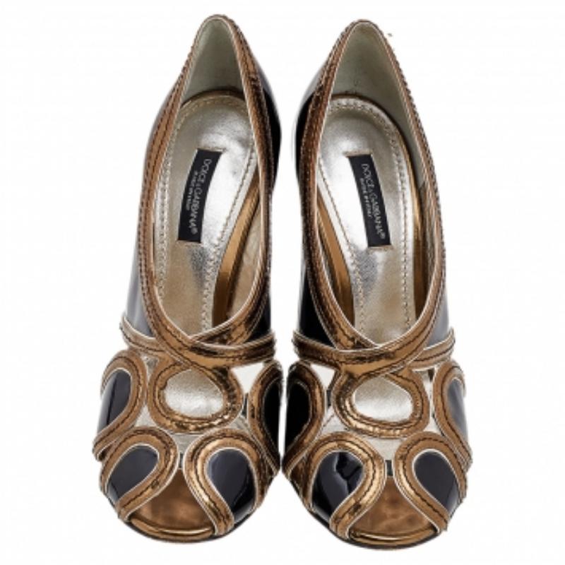 Donna Dolce & Gabbana Nero/Oro in vernice e pelle Peep Toe Pumps Taglia 36 in vendita