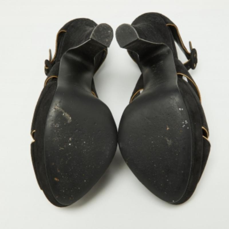 Ces sandales encadreront vos pieds de manière élégante. Fabriquées à partir de matériaux de qualité, elles présentent un design élégant et des semelles intérieures confortables.