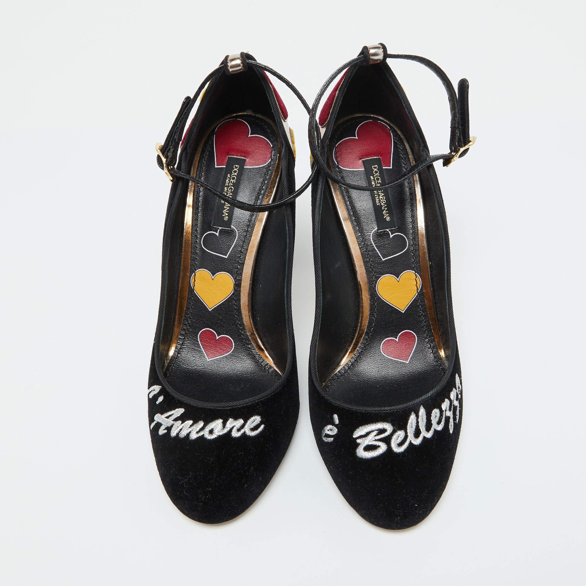 Dolce & Gabbana Black/Gold Velvet and Leather L' Amore Block Heel Pumps Size 39 In Good Condition For Sale In Dubai, Al Qouz 2