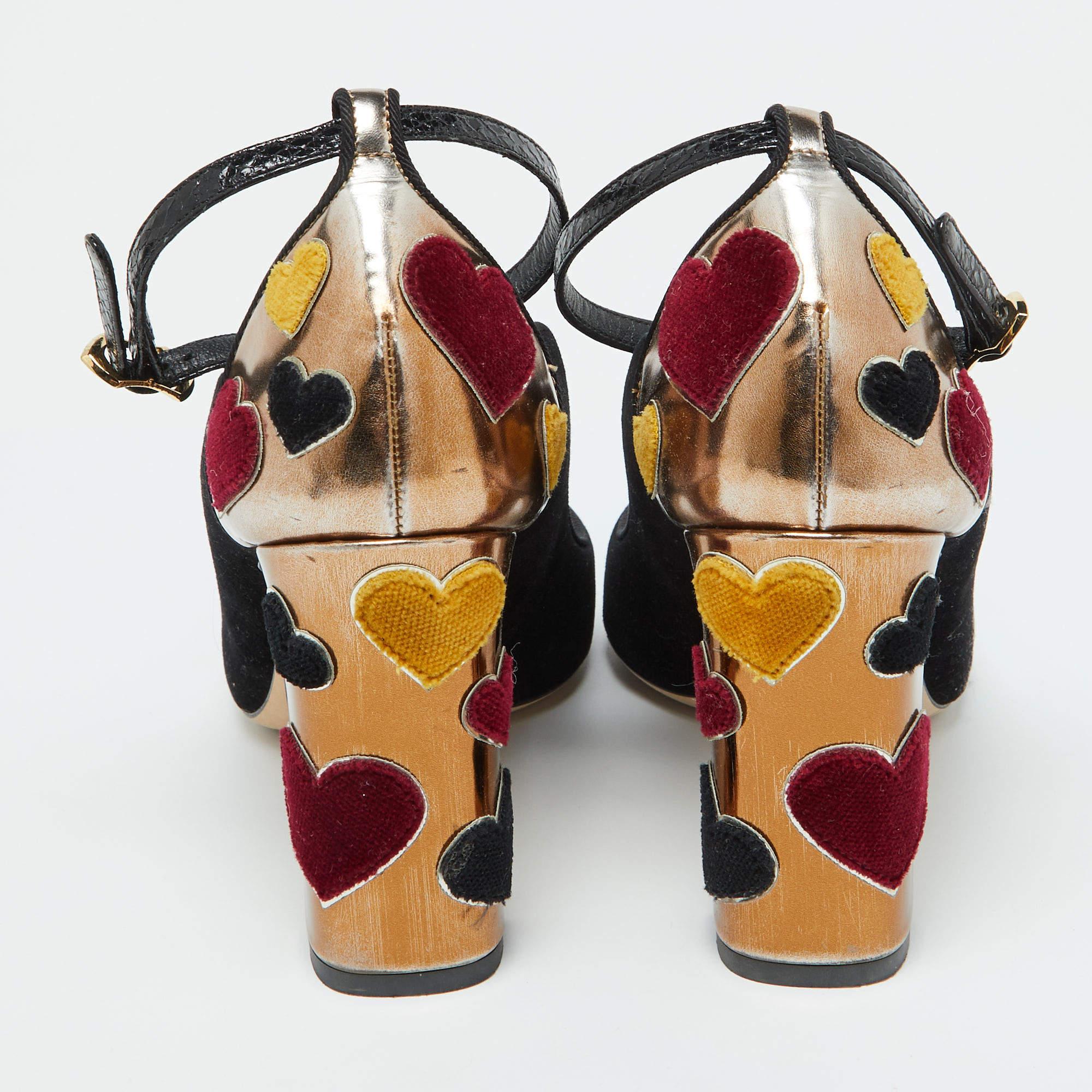Dolce & Gabbana Black/Gold Velvet and Leather L' Amore Block Heel Pumps Size 39 For Sale 1