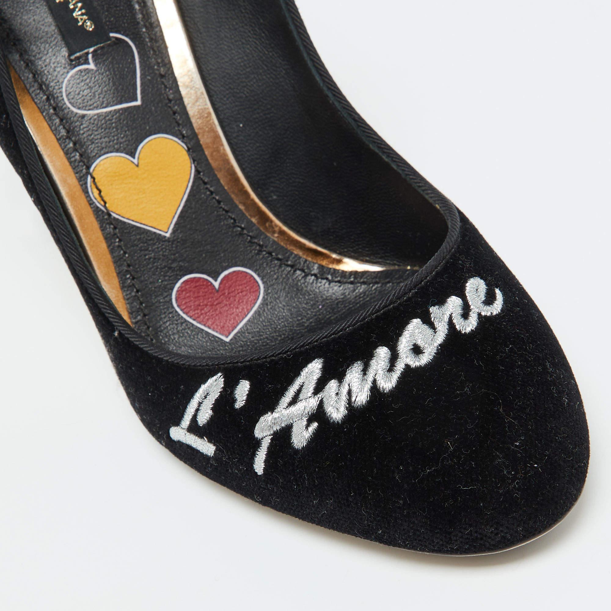 Dolce & Gabbana Black/Gold Velvet and Leather L' Amore Block Heel Pumps Size 39 For Sale 4