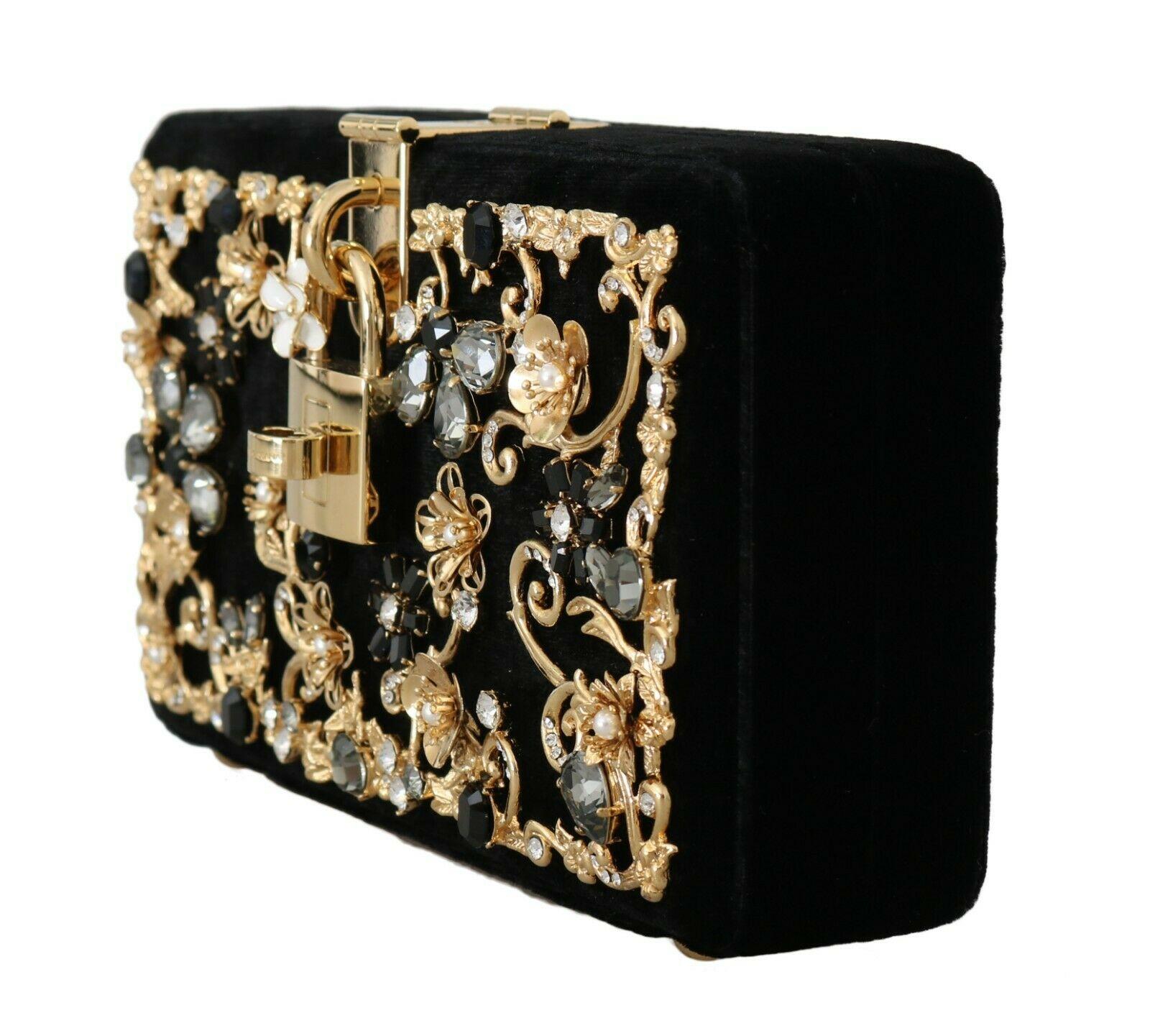  Gorgeous brand new with tags, 100% Authentic Dolce & Gabbana Box Bag.




Model: Evening party clutch purse

Material: 18% Silk, 82% Viscose VELVET


Color: Black, gold metal detailing.


Crystals: Multicolor

Padlock flap closure
Logo