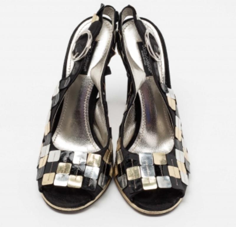 De las mujeres Dolce & Gabbana Sandalias negras/doradas con correa en el tobillo tamaño 38.5 en venta