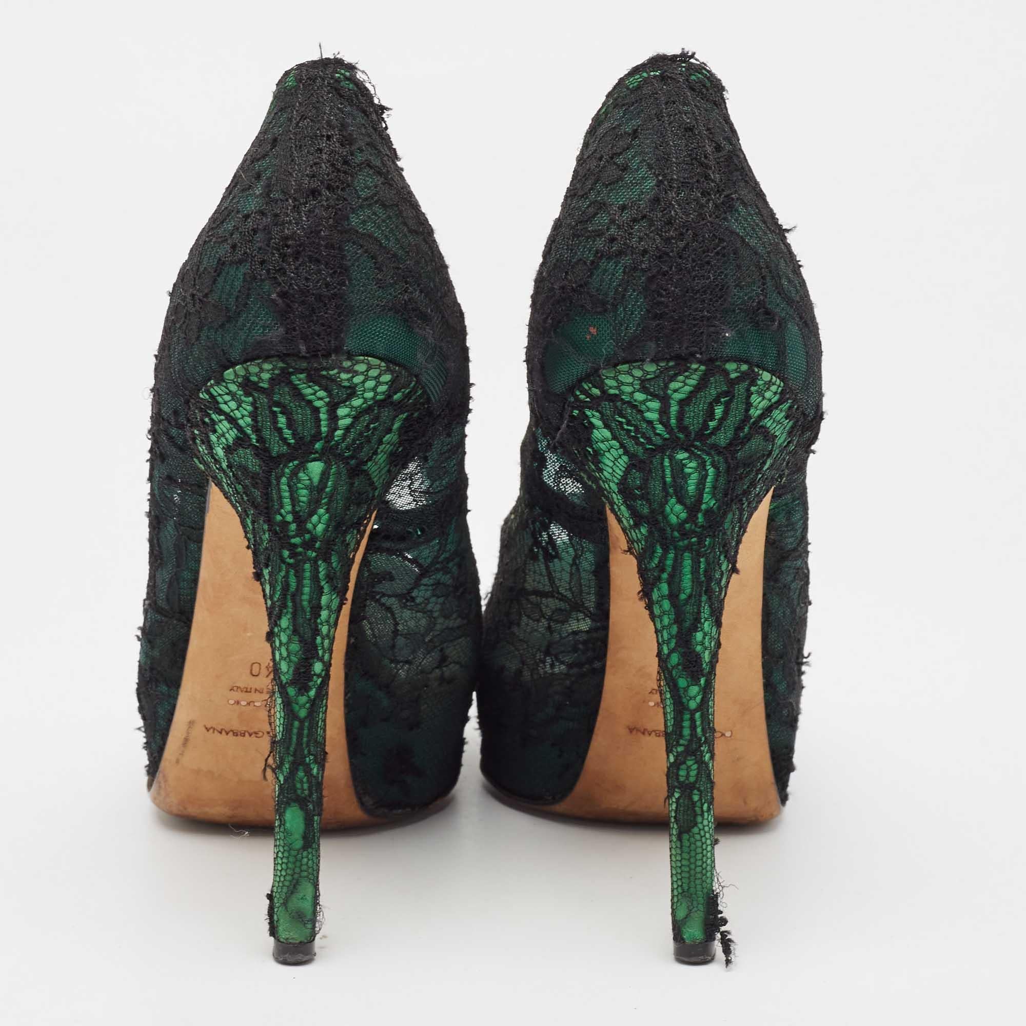 Donna Dolce & Gabbana, pizzo e raso nero/verde, con plateau in punta, taglia 40 in vendita
