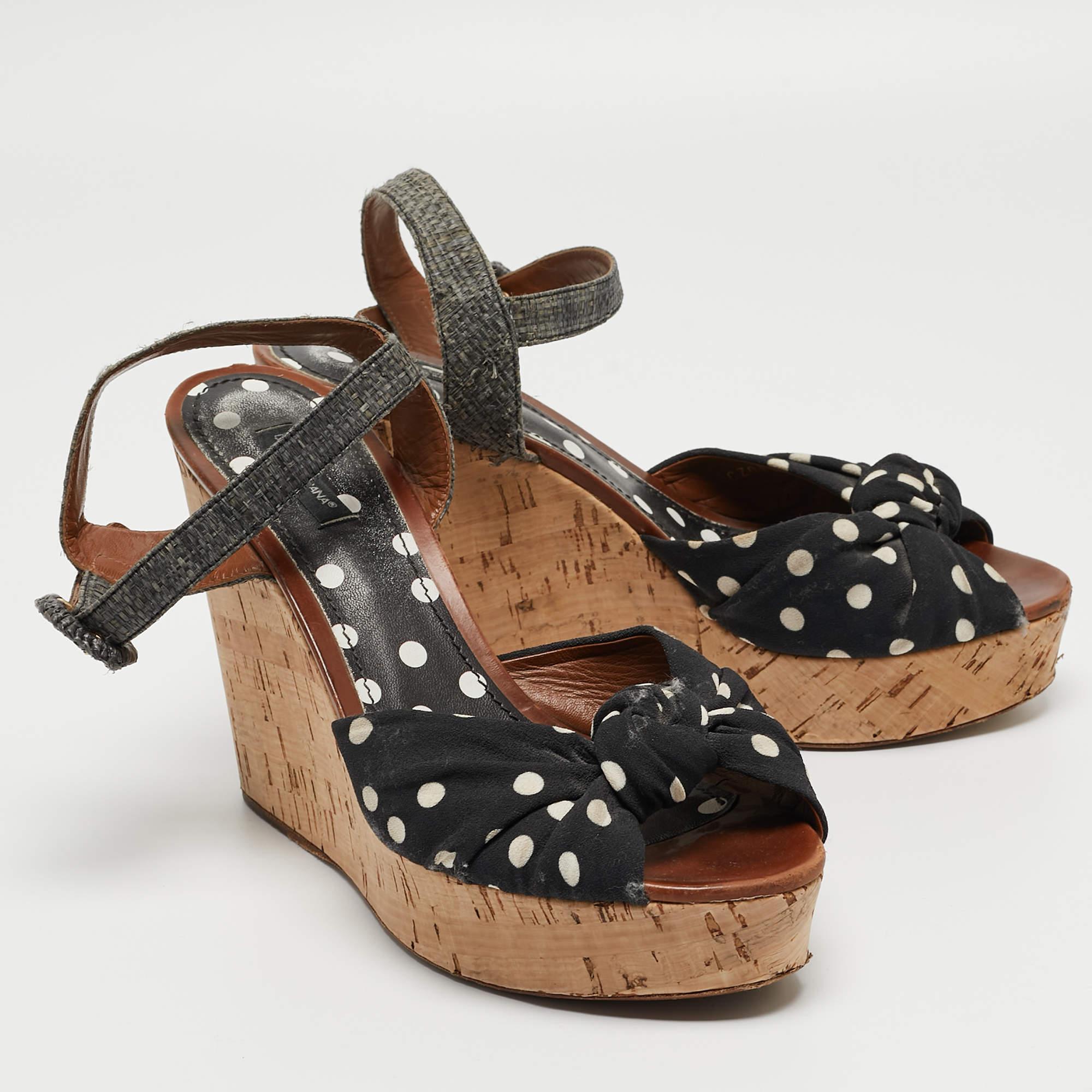 Dolce & Gabbana Sandali in sughero in tessuto e rafia a pois annodati in nero/grigio In condizioni buone in vendita a Dubai, Al Qouz 2