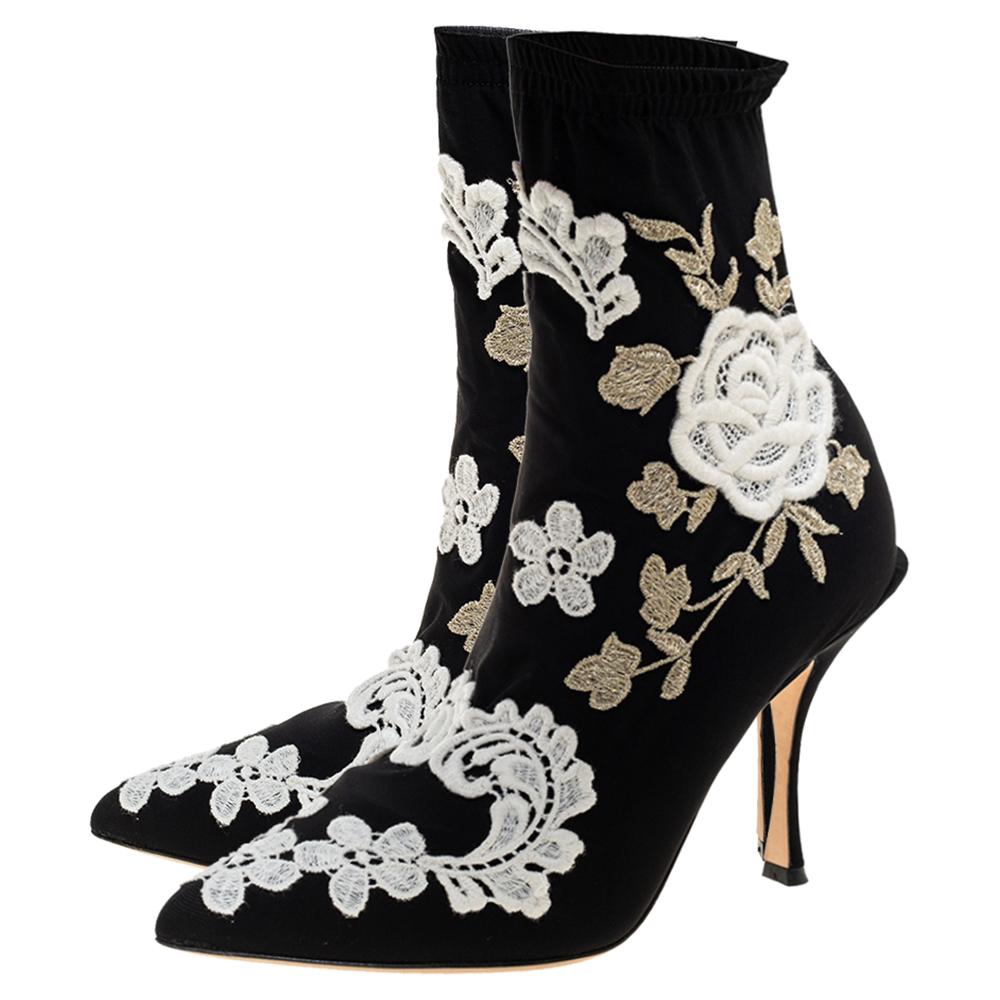 Contemporary and edgy, these booties from Dolce & Gabbana deserve a special place in your wardrobe! The booties have been crafted from jersey fabric and feature a pointed-toe silhouette. They have been styled with floral embroidery. Leather-lined
