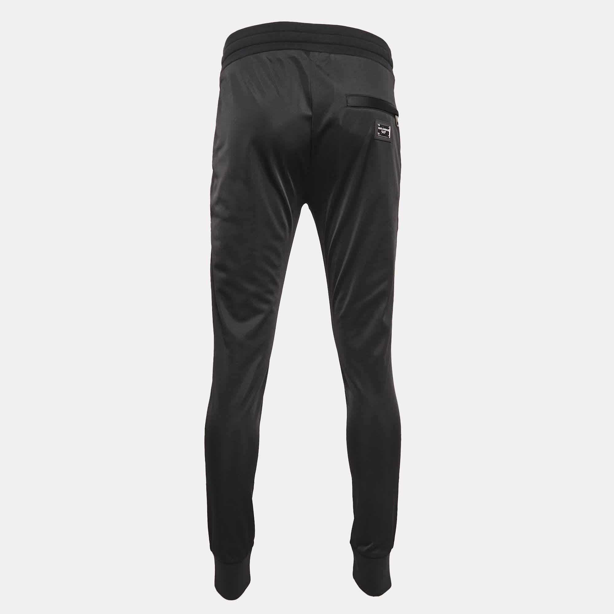 Faites votre jogging avec ces joggeurs très élégants  se prélasser  ou sortir pour faire des courses  la création vous permettra de vous sentir à l'aise toute la journée. Il a été fabriqué à partir de matériaux de haute qualité et s'accordera