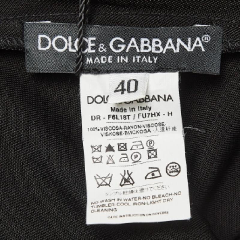 Dolce & Gabbana Vestido midi de punto negro con cuello en V S en Bueno estado para la venta en Dubai, Al Qouz 2