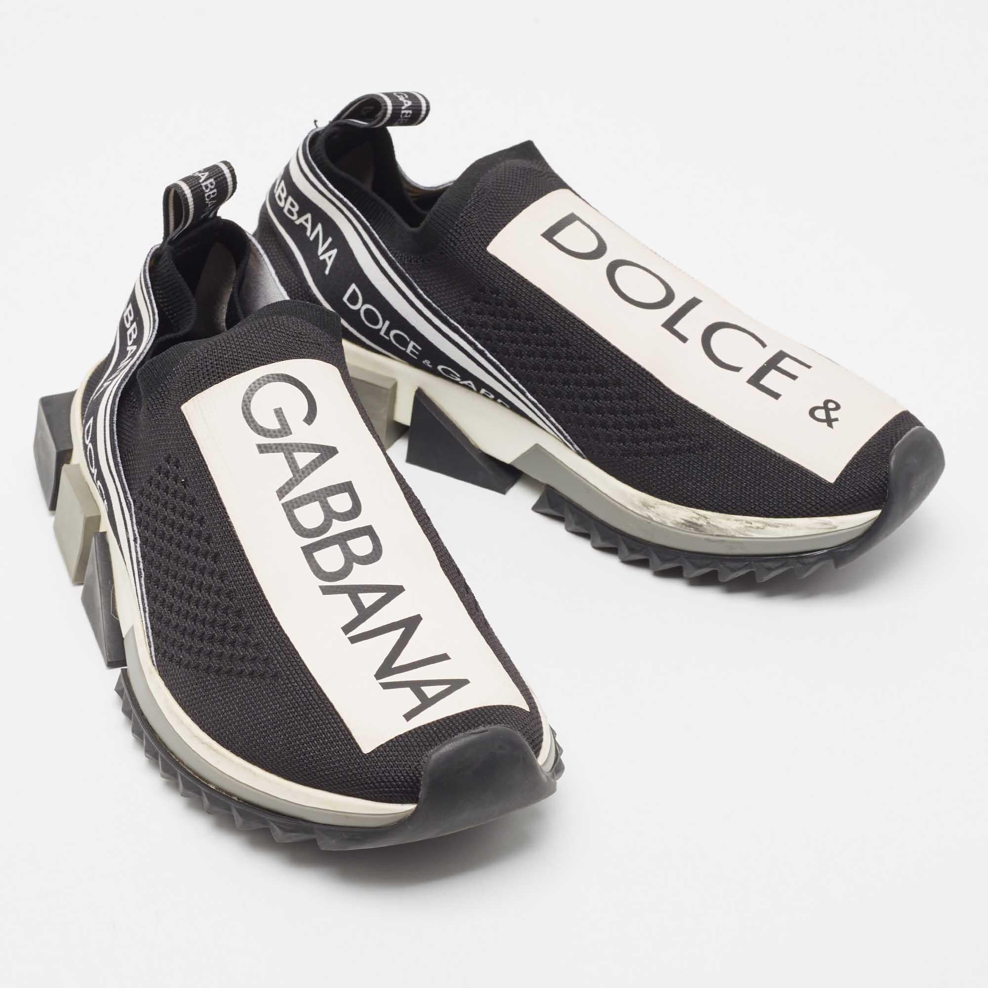 Upgrade your style with these Dolce & Gabbana sneakers. Meticulously designed for fashion and comfort, they're the ideal choice for a trendy and comfortable stride.

