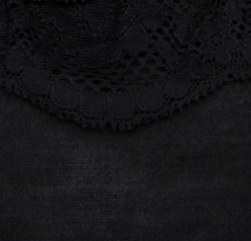 Dolce & Gabbana Schwarzes Minikleid aus Strick mit Spitzenbesatzdetails M im Zustand „Gut“ im Angebot in Dubai, Al Qouz 2