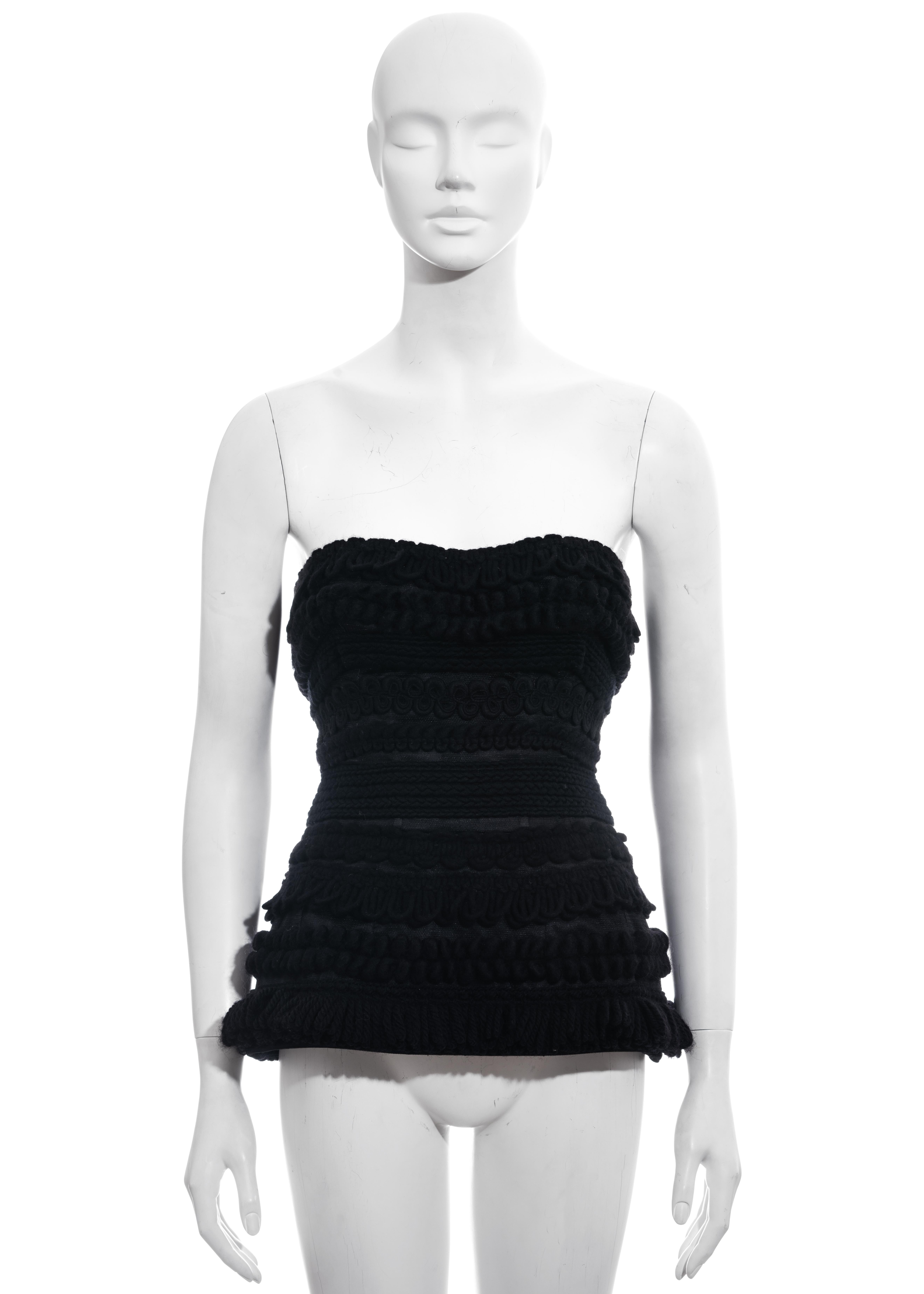 ▪ Dolce & Gabbana black knitted corset
▪ 45% Wool, 28% Acrylic, 10% Nylon, 6% Merinos Wool, 6% Polyester, 3% Alpaca, 2% Angora 
▪ Lining: 50% Virgin Wool, 48% Silk, 2% Elastane 
▪ Internal boning 
▪ IT 40 - FR 36 - UK 8 - US 4
▪ Fall-Winter 2010