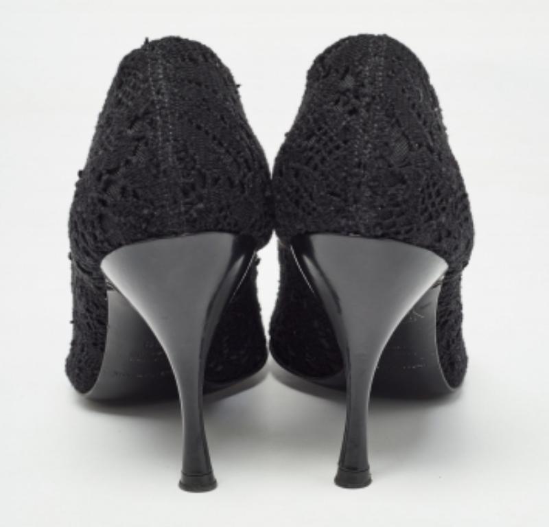 Dolce & Gabbana Bombas negras de encaje y piel con punta de ganchillo talla 39 Negro en venta