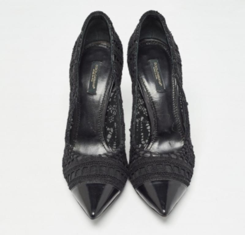 Dolce & Gabbana Bombas negras de encaje y piel con punta de ganchillo talla 39 en venta 1