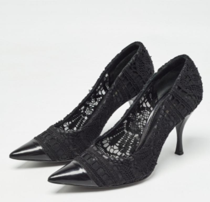 Dolce & Gabbana Bombas negras de encaje y piel con punta de ganchillo talla 39 en venta 2
