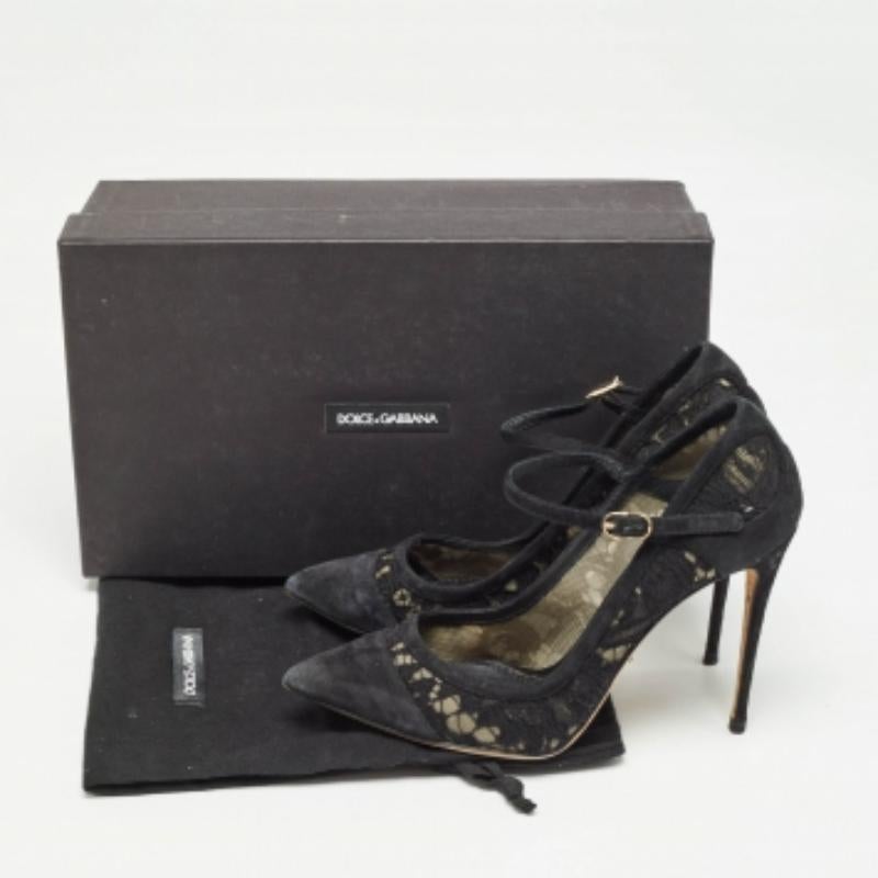 Haz una declaración de estilo chic con estos zapatos de salón de diseño. Presentan tacones robustos y suelas duraderas, ¡perfectos para tus salidas a la moda!