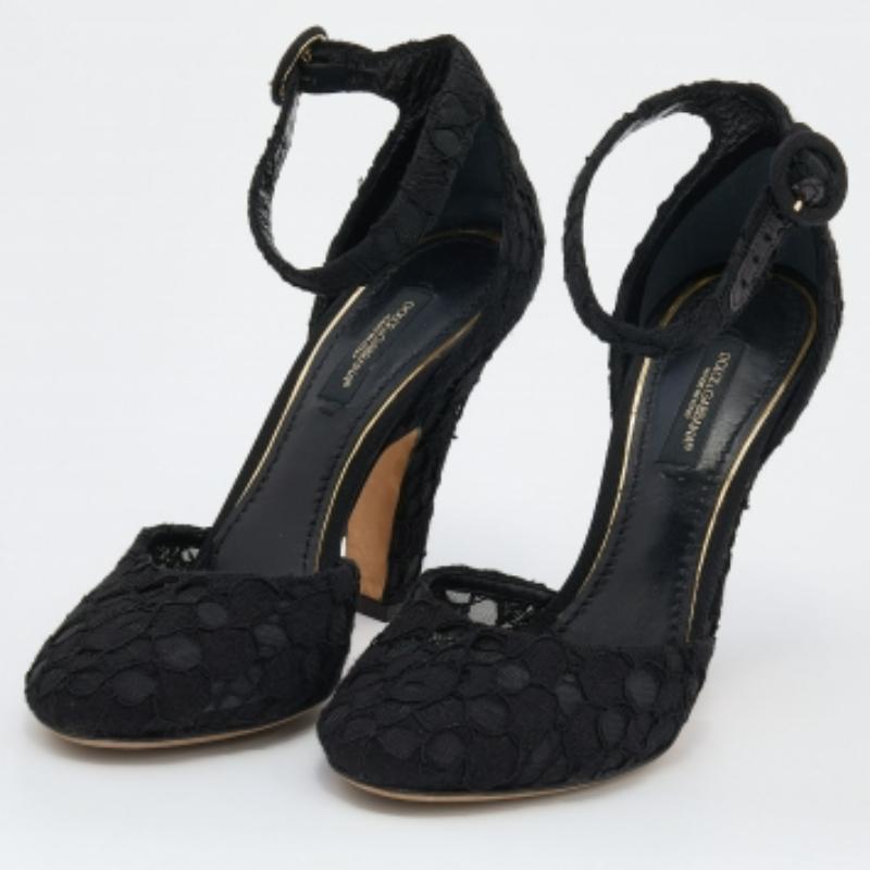 Dolce & Gabbana Schwarze Sandalen mit Spitzenriemen und Knöchelriemen Größe 36 im Zustand „Gut“ im Angebot in Dubai, Al Qouz 2