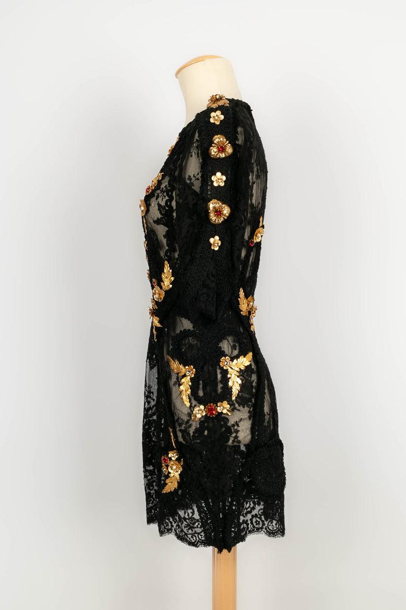 Dolce & Gabbana Black Lace Dress with Gold Trimmings and Metal In Excellent Condition In SAINT-OUEN-SUR-SEINE, FR