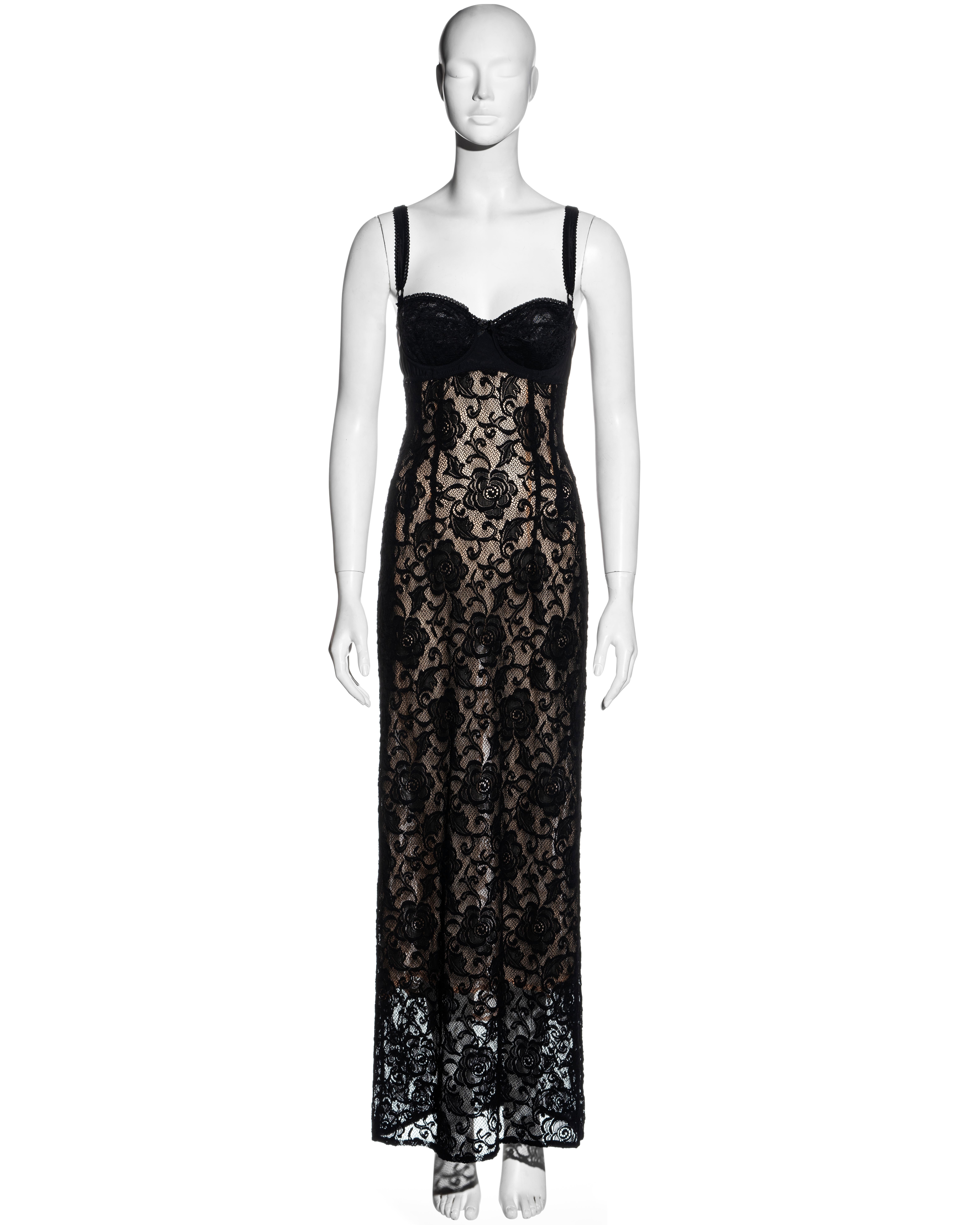 ▪ Dolce & Gabbana black lace maxi dress 
▪ Attached bra with spandex band and adjustable shoulder straps
▪ Nude silk chiffon lining 
▪ Cut-out back  
▪ Concealed zip fastening  
▪ IT 42 - FR 38 - UK 10 - US 6
▪ 50% Silk, 48% Nylon, 2% Elastane 
▪