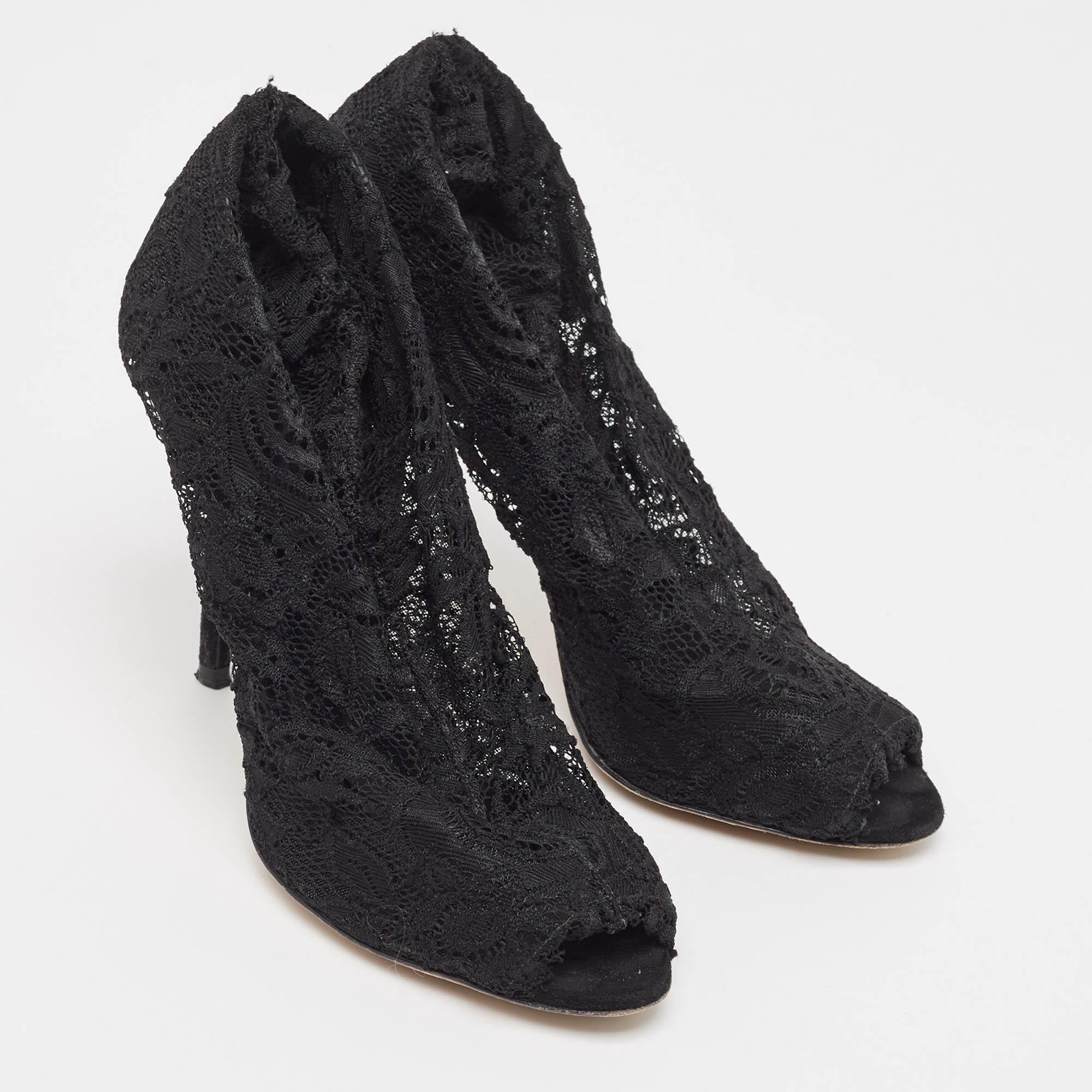 Dolce & Gabbana Botines con puntera abierta de encaje negro Talla 37 en Bastante bueno estado para la venta en Dubai, Al Qouz 2