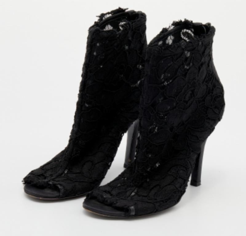 High on feminine elegance, these black peep-toe booties from Dolce & Gabbana make for an elevated street style. With a lace body and 10.5 cm heels, they pair easily with jeans or even dresses. Zippers at the counters keep your feet secure.