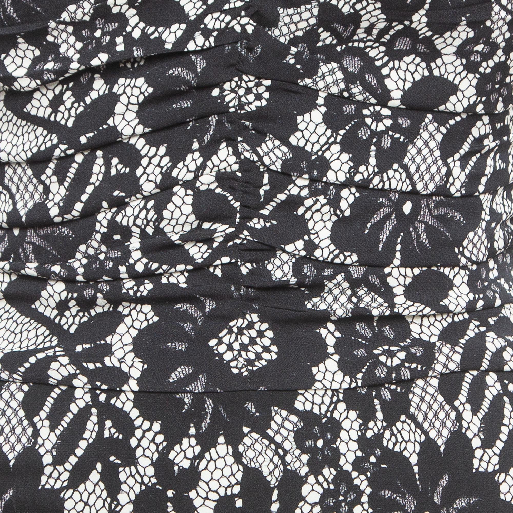 Dolce & Gabbana - Robe midi froncée en jersey imprimé dentelle noire S en vente 3