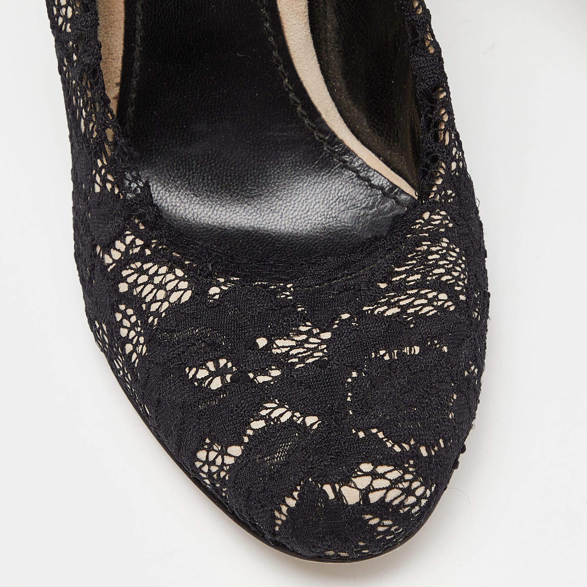 Dolce & Gabbana - Pompe con punta rotonda in pizzo nero misura 37.5 in vendita 3