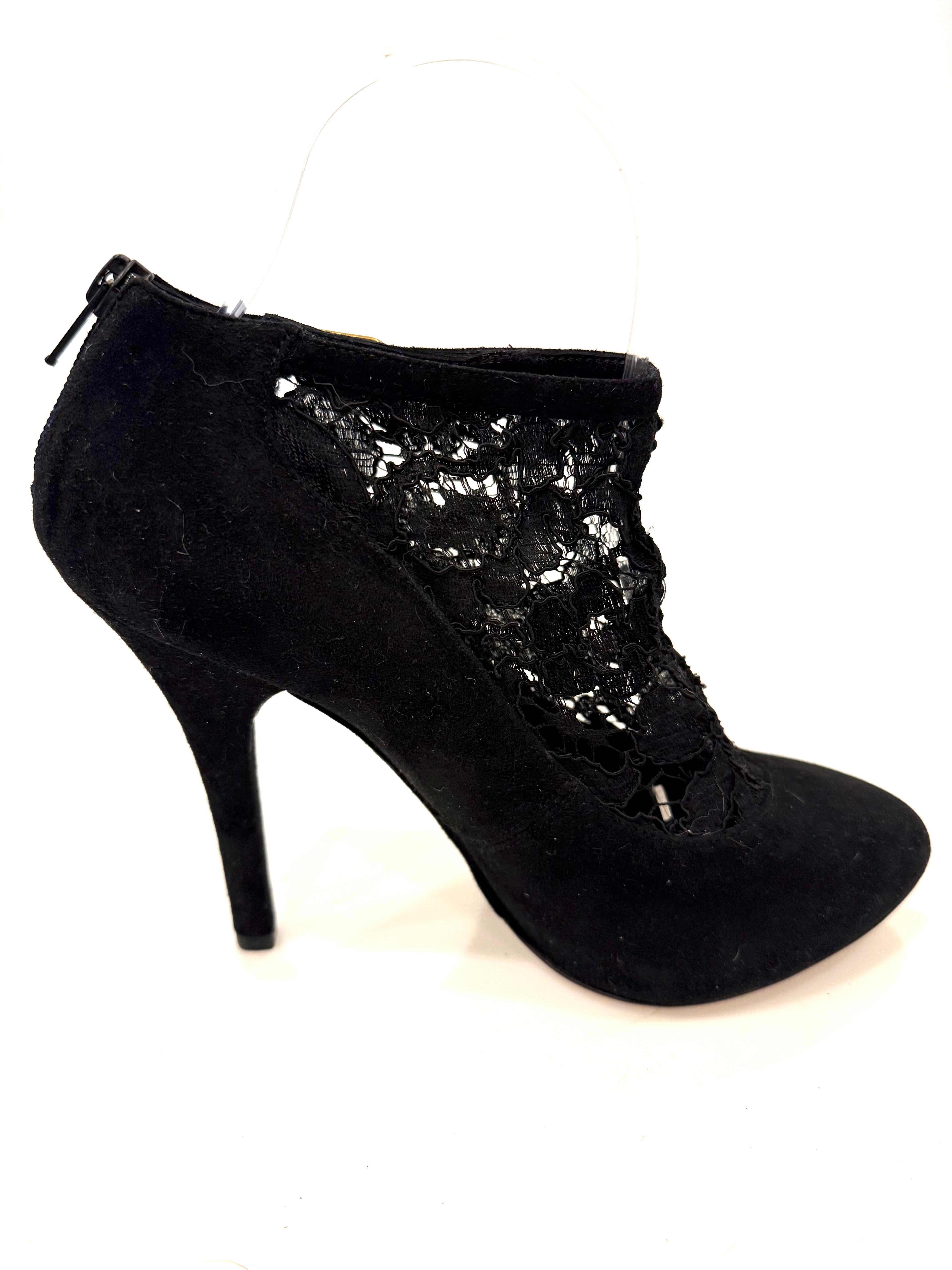 Dolce & Gabbana Black Lace & Suede Ankle Booties — Fall/Winter 2011  Size 38.5 For Sale 4