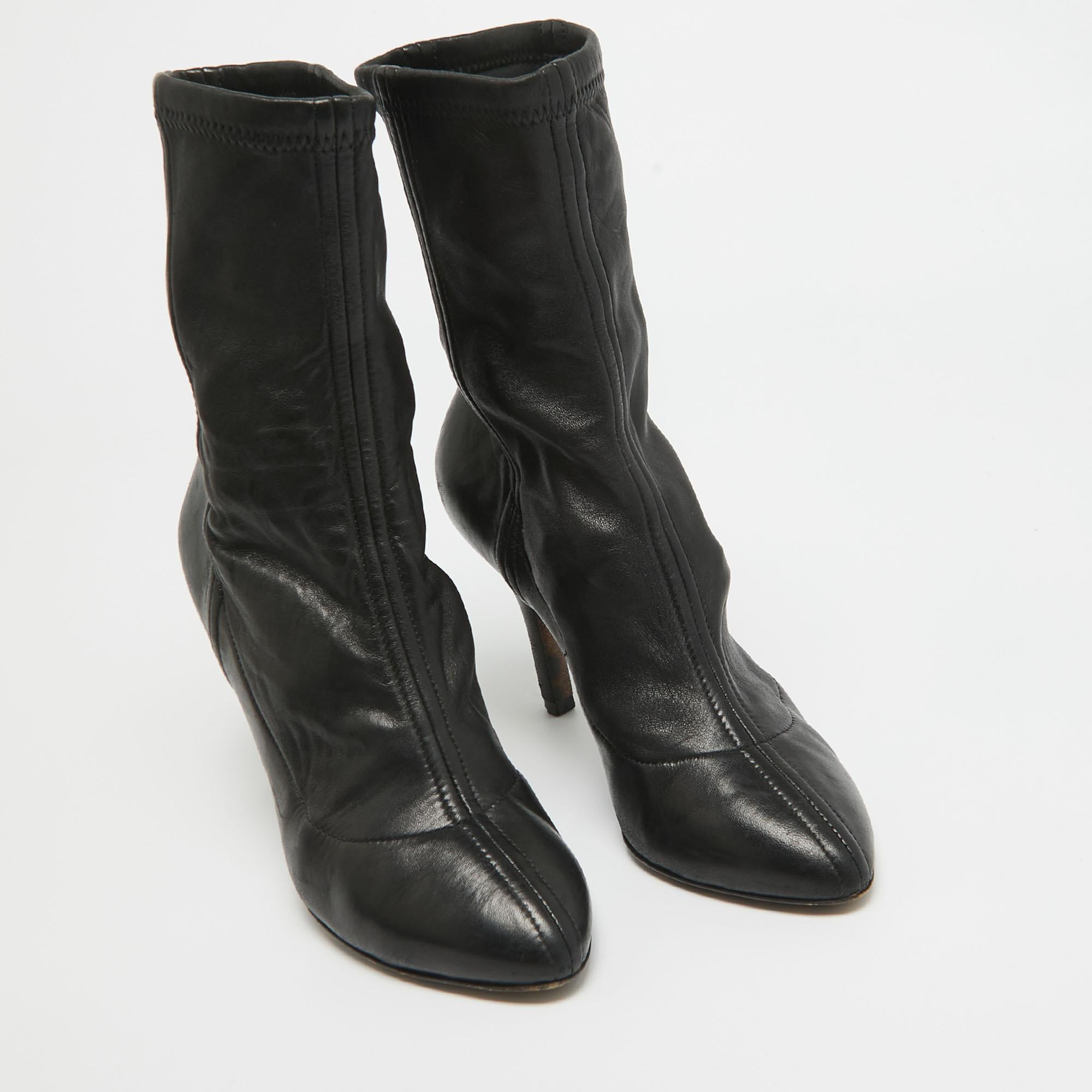 Women's Dolce & Gabbana Black Leather Ankle Boots Size 37 For Sale
