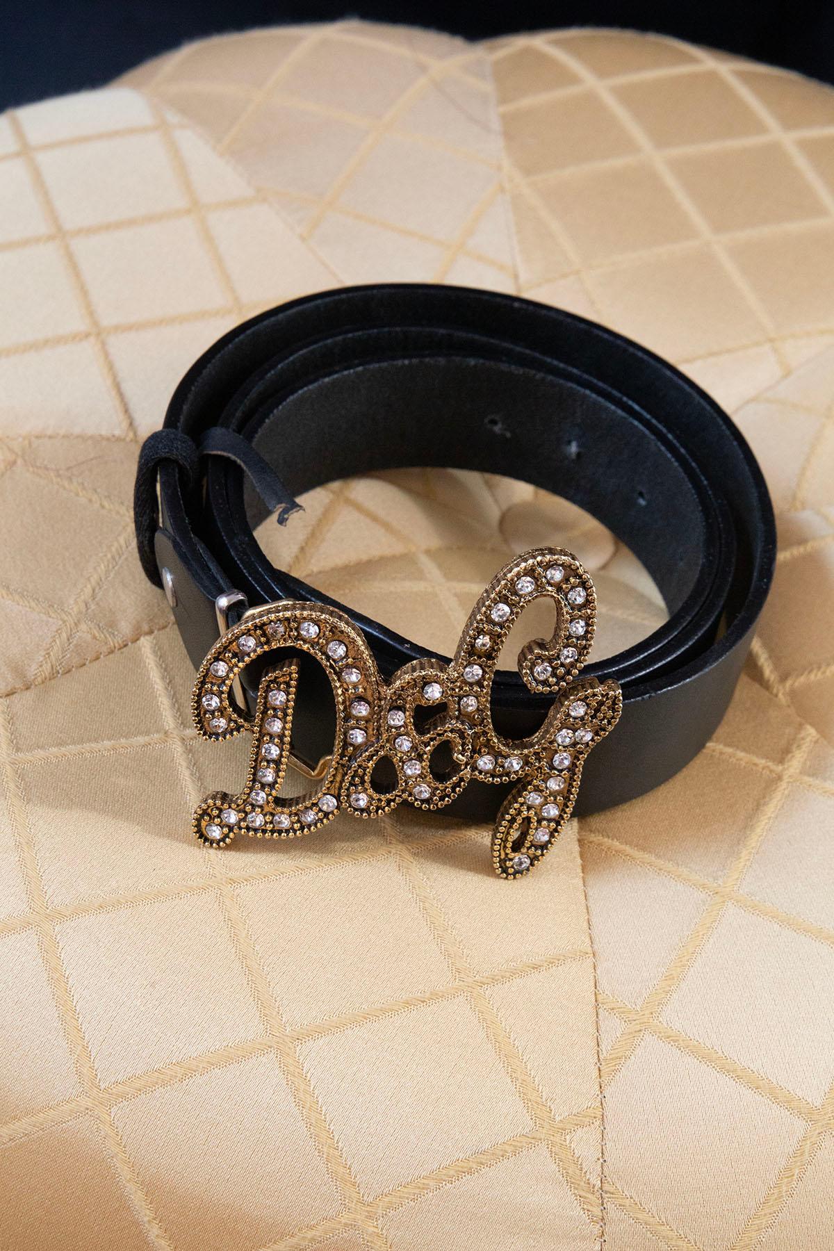 Large, flashy Dolce & Gabbana belt in Black leather with rhinestones dated circa in the early 2000s collection.
The belt features a large gold metal buckle encrusted with white rhinestones inside . Great workmanship in the buckle. Completing the