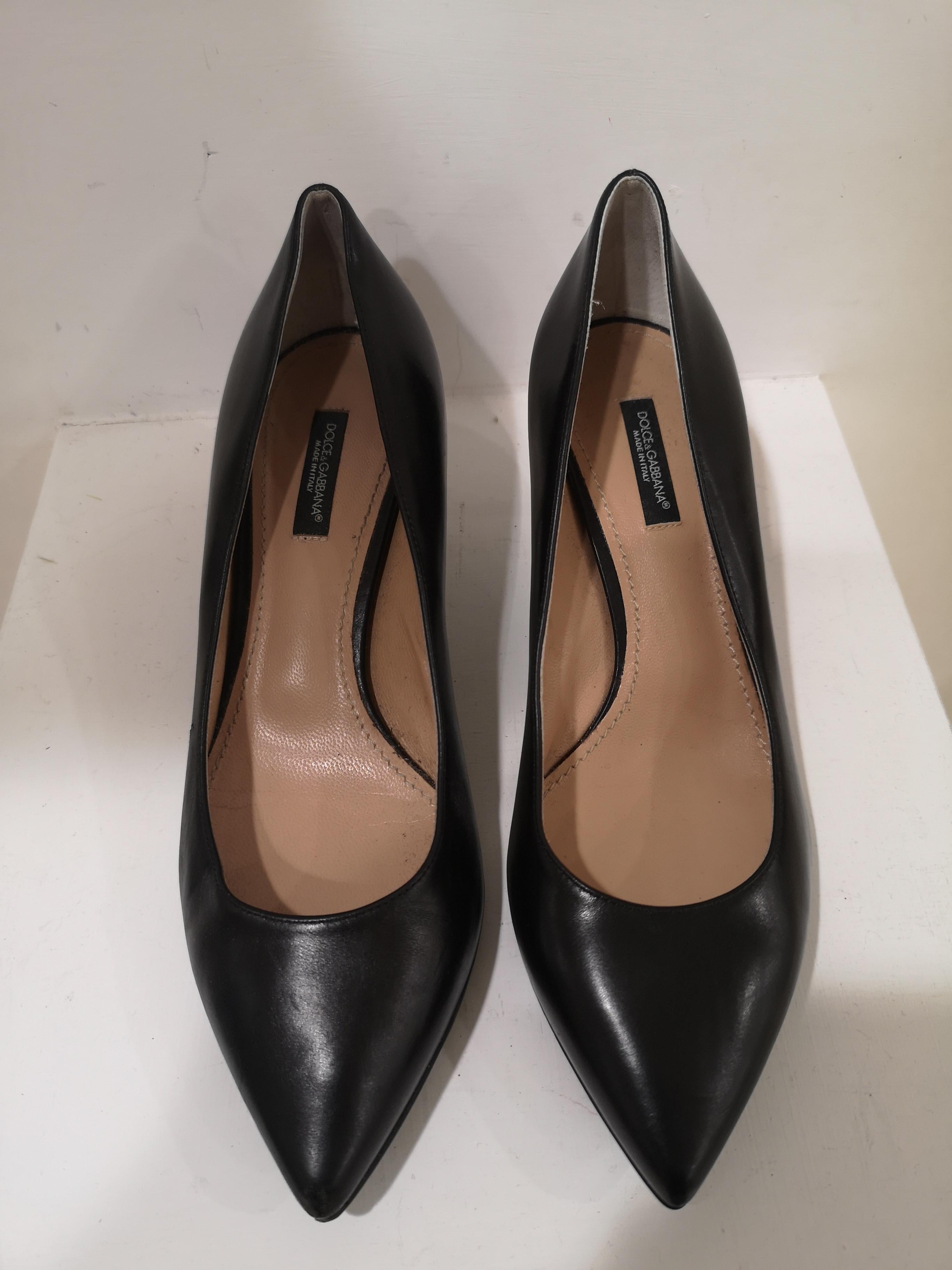 Dolce & Gabbana black leather decollete / shoes
totally made in italy size 37