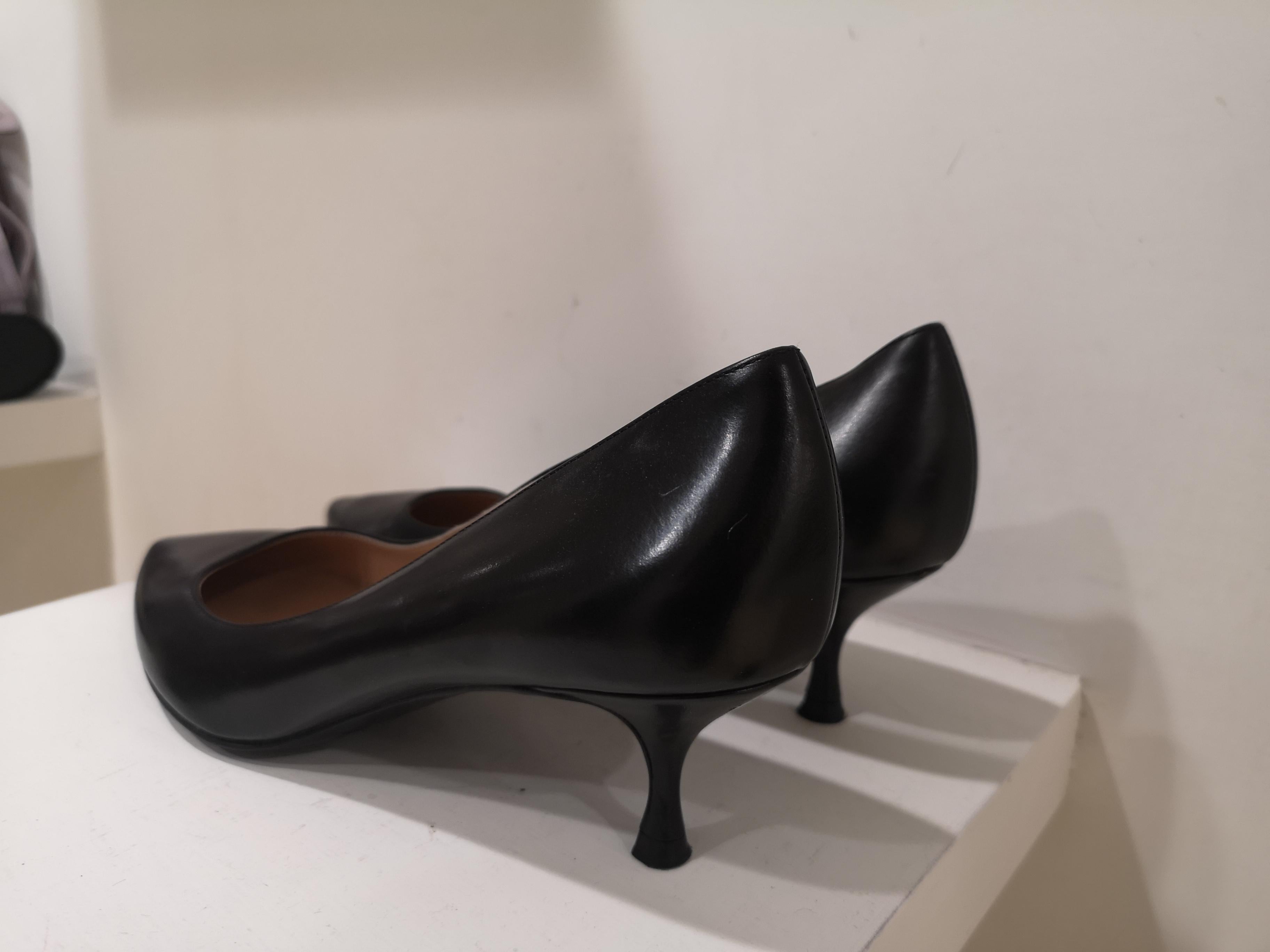 black decollete shoes