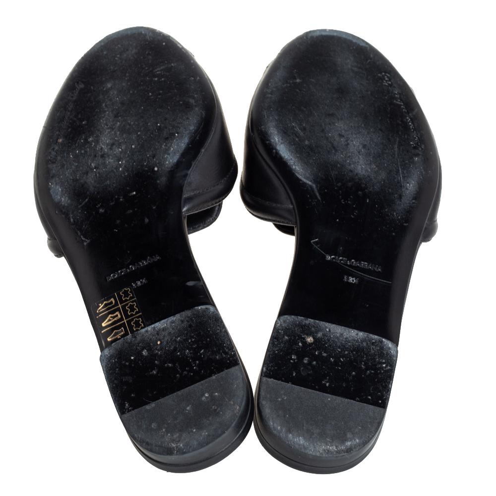 De las mujeres Dolce & Gabbana Cuero Negro DG Amore Logo Embellished Flat Slides Talla 38.5