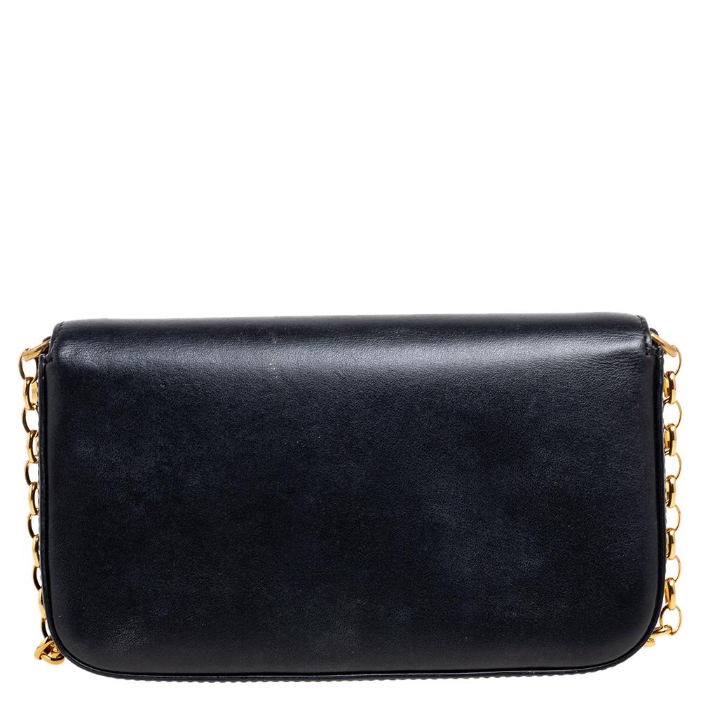 This DG Girls shoulder bag from Dolce & Gabbana is here to end all your fashion woes, as it is striking in appeal and utterly high on style. It has been crafted from black leather and designed with a flap that has 'D' and 'G' initials. The insides