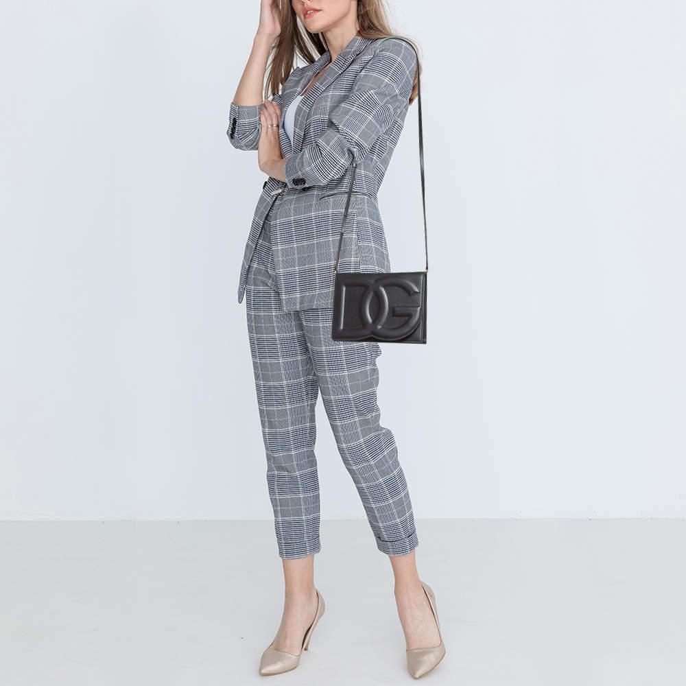 Express your personal style with this high end crossbody bag. Crafted from quality materials it has been added with fine details and is finished perfectly. It features a well sized interior.