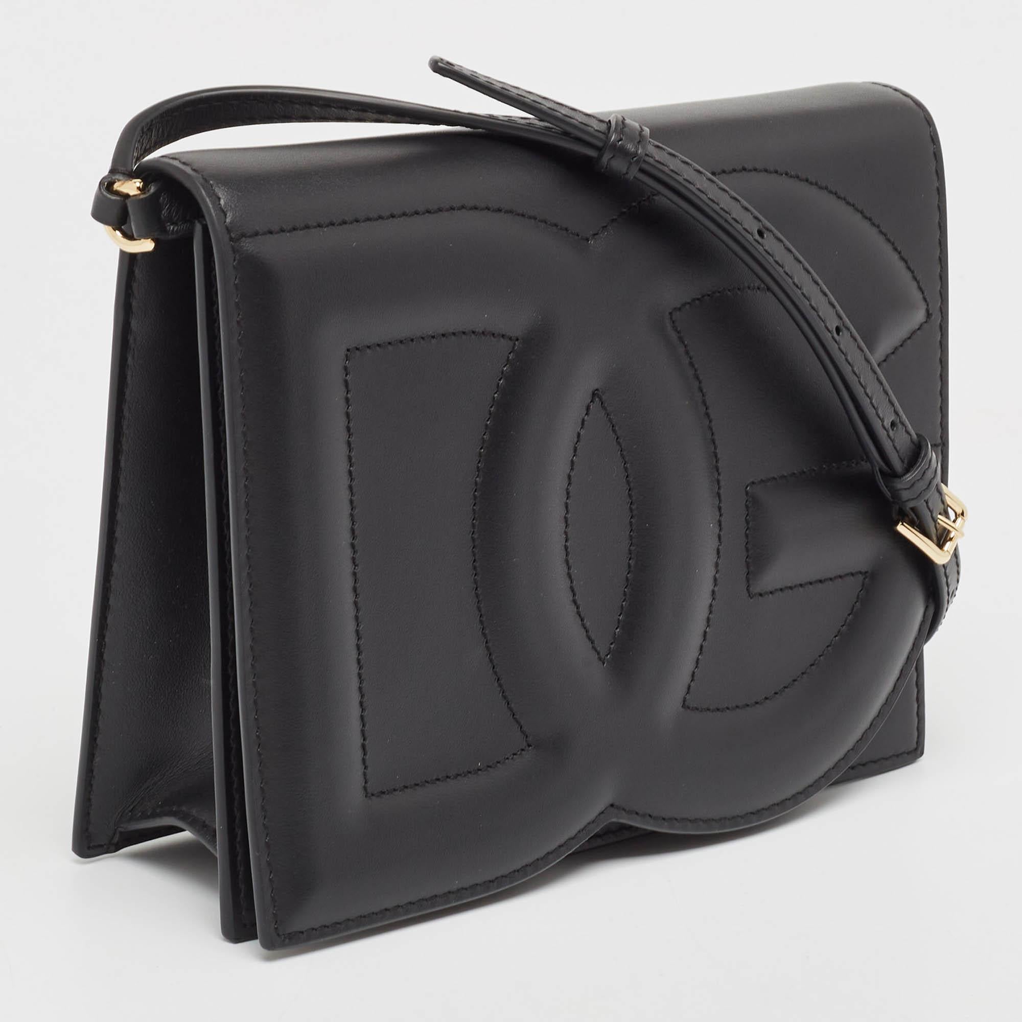 Dolce & Gabbana Black Leather DG Logo Crossbody Bag In New Condition In Dubai, Al Qouz 2