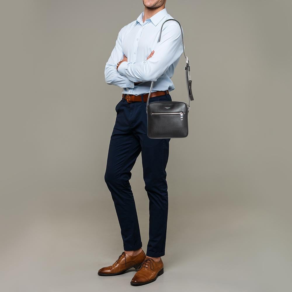 This easy-to-carry Dolce & Gabbana messenger bag can be paraded from workday to the weekend. It has a smart and practical design. The bag is crafted using leather, lined with fabric, and held by a shoulder strap.

