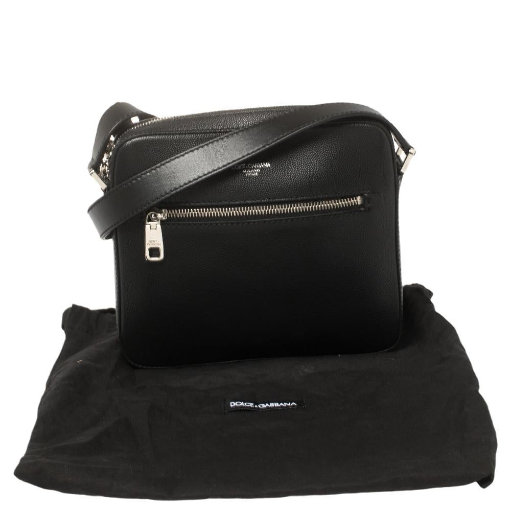 Dolce & Gabbana Black Leather Gothic Messenger Bag In New Condition In Dubai, Al Qouz 2