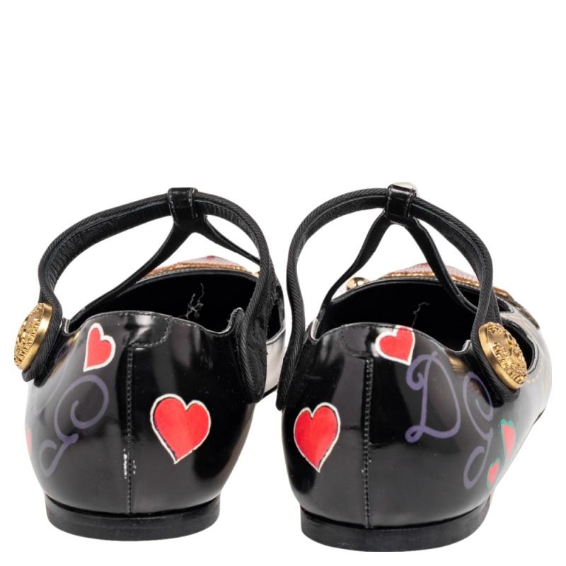 Dolce & Gabbana Black Leather Heart Applique Pointed Toe Flat Sandals Size 39 In Good Condition In Dubai, Al Qouz 2