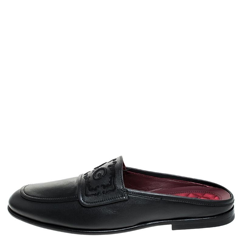 Mule loafers have become the season's most coveted trend and we can see why, they are super comfortable, classy and can work all day without any hassle, just like these Dolce & Gabbana's King City ones. They are crafted from black leather and