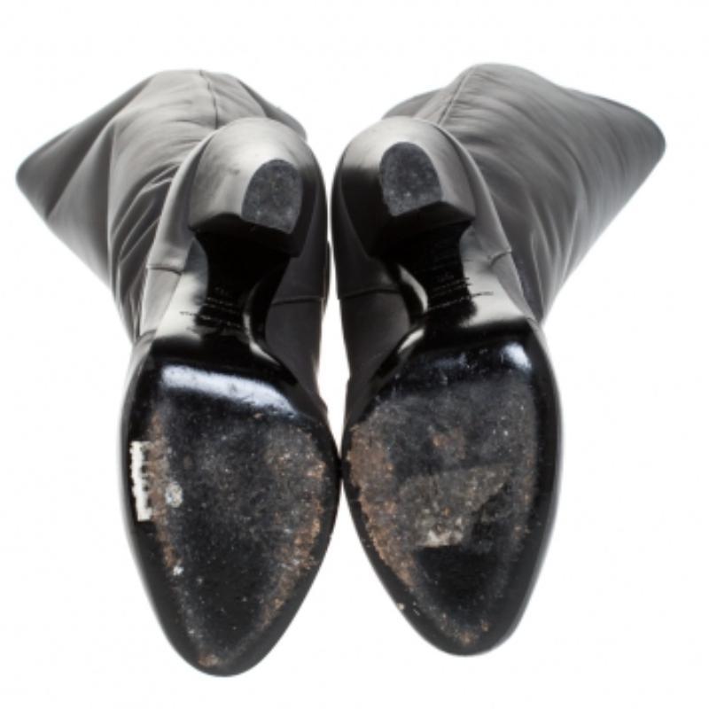 Dolce & Gabbana Schwarze knielange Plateaustiefel aus Leder Größe 36 im Angebot 3