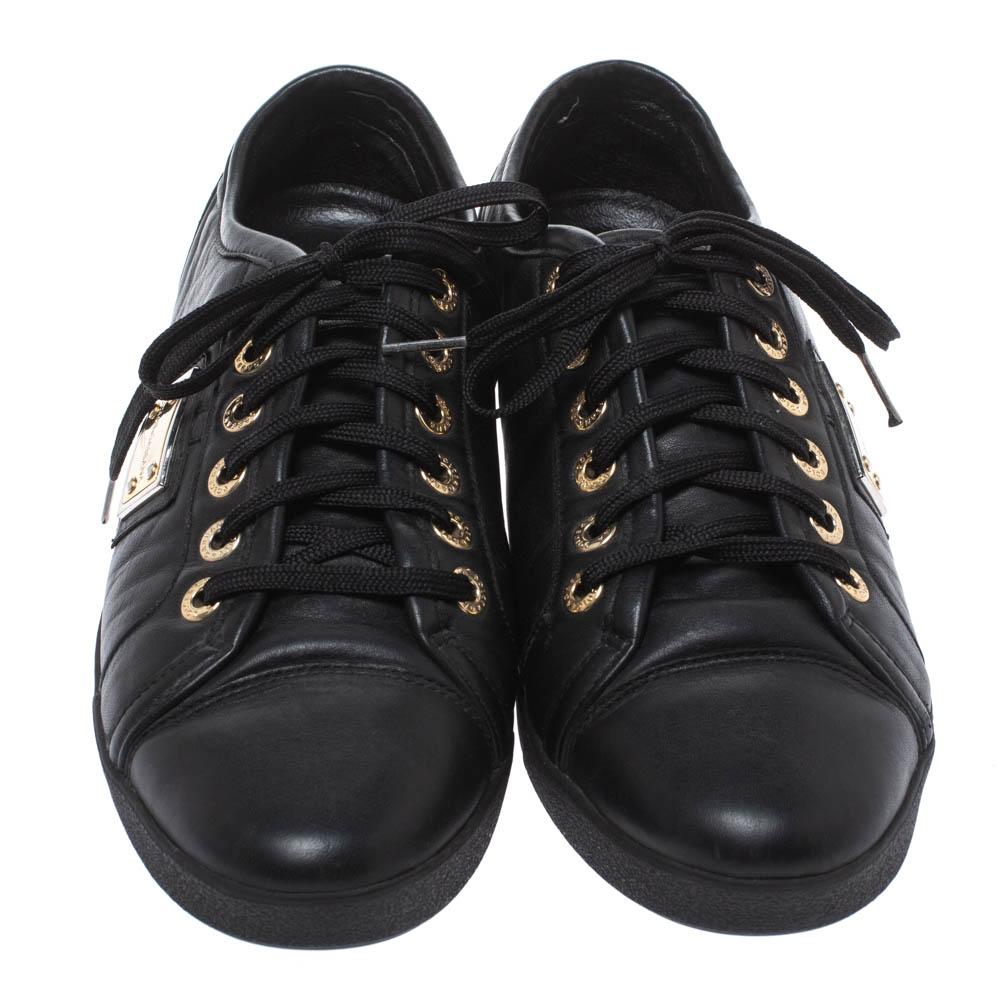 These trendy and chic sneakers from Dolce & Gabbana will amp up your style. Step out in style and confidence as you wear these attractive low-top sneakers. Crafted from quality leather, they come in black. They are styled with cap-toes, lace-ups and