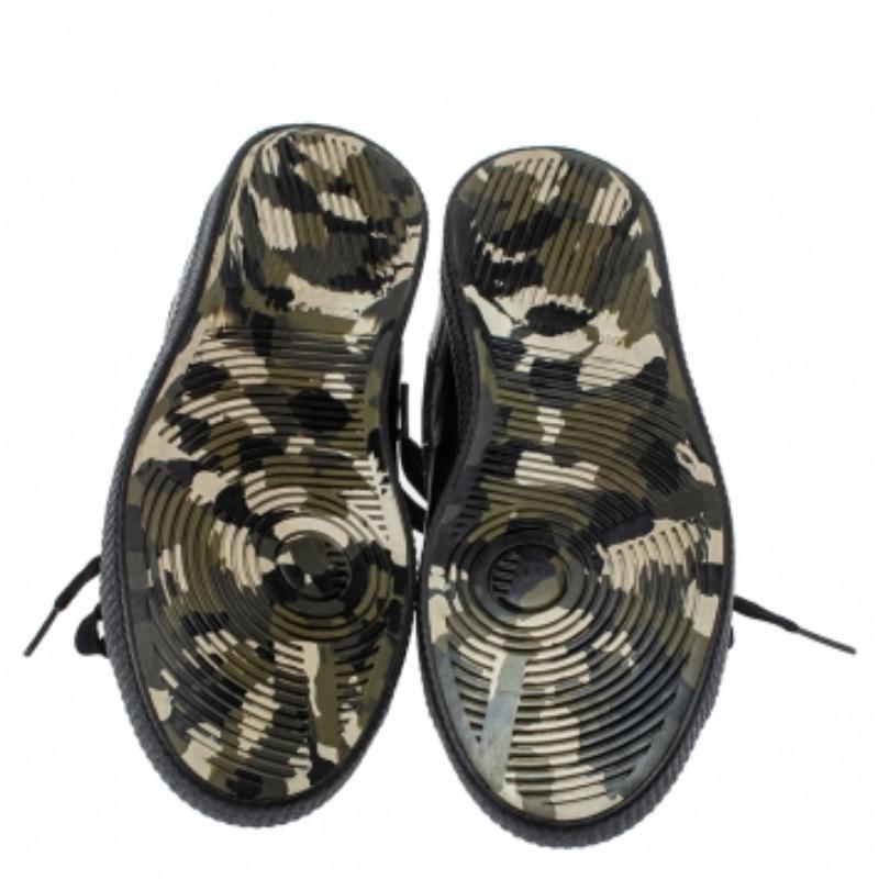 Dolce & Gabbana Black Leather Low Top Sneakers Size 39 In Fair Condition For Sale In Dubai, Al Qouz 2