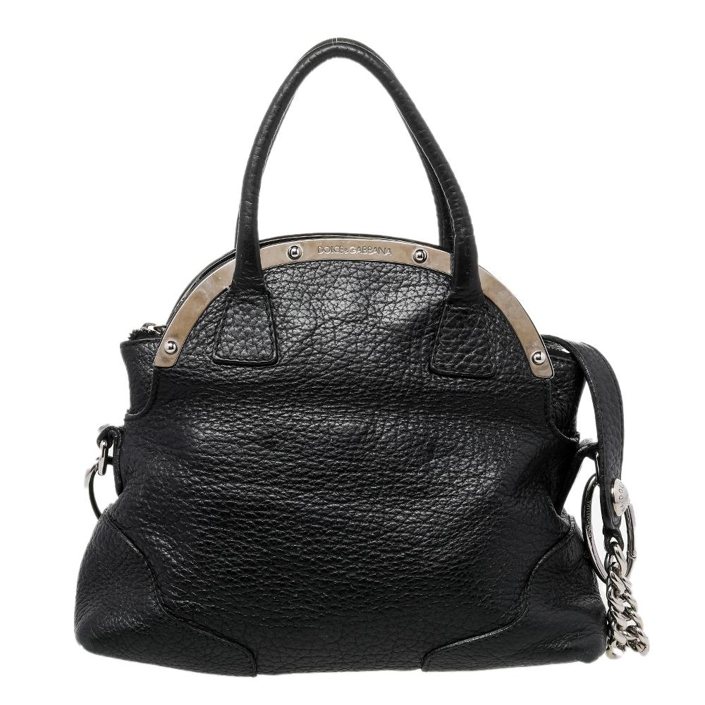 This Dolce & Gabbana Miss Camp satchel crafted from leather is chic and stylish. Made in Italy, the bag has concealed chainlink handles and it opens to a smooth fabric-lined interior to keep your essentials safe. With silver-tone hardware accents