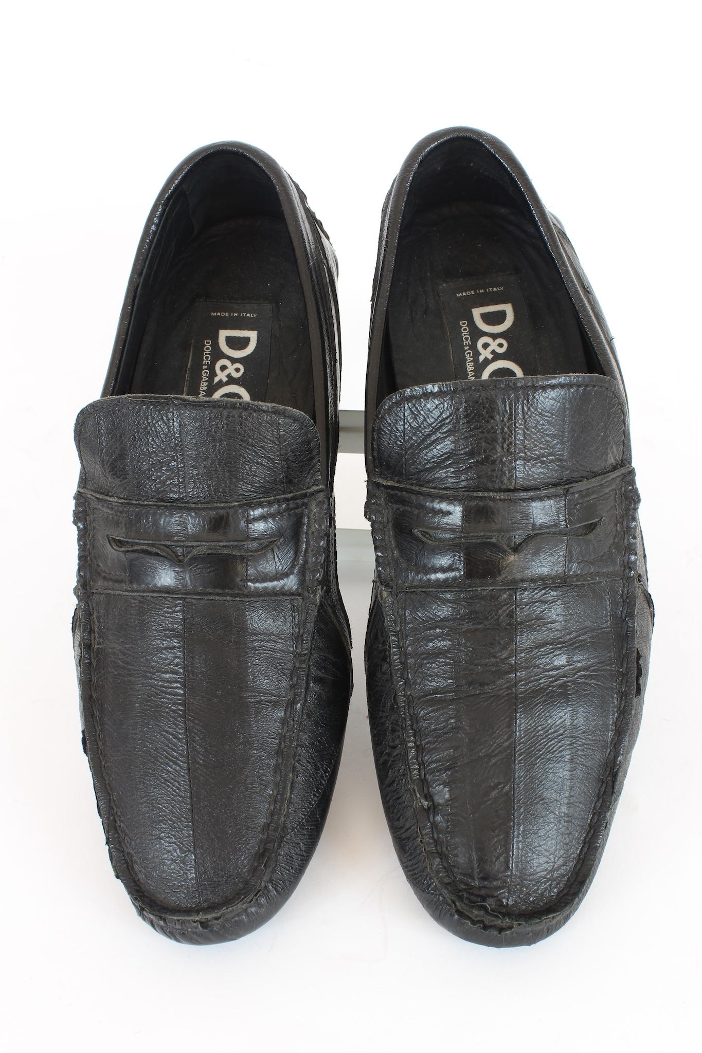 Dolce & Gabbana vintage 2000s mocassins. Black color, rounded toe, 100% leather. Embossed logo on the heel. Made in italy.

Code: DUO374 E 8006

Size: 39 It Us 9 Uk 6

Sole length: 27cm

