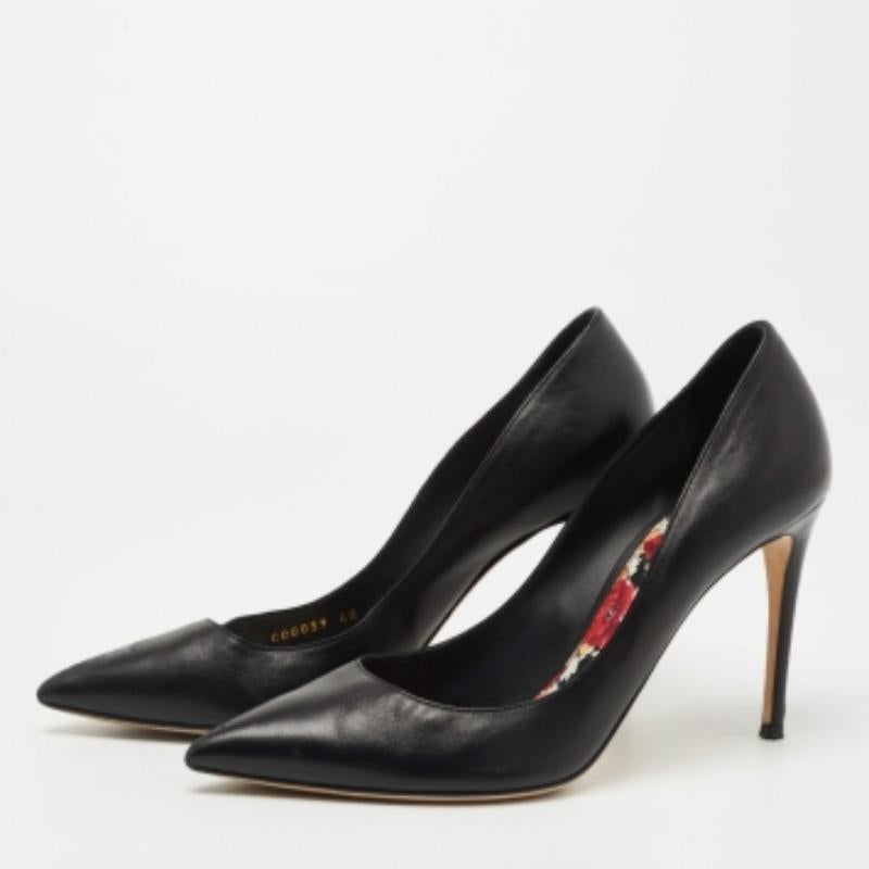 Perfettamente cucite e rifinite per garantire un look e una vestibilità eleganti, queste scarpe firmate sono un acquisto che amerai sfoggiare. Sono bellissime ai piedi.